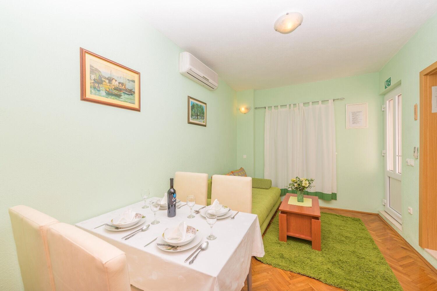 Apps And Room Goran In The Center Makarska Exterior photo