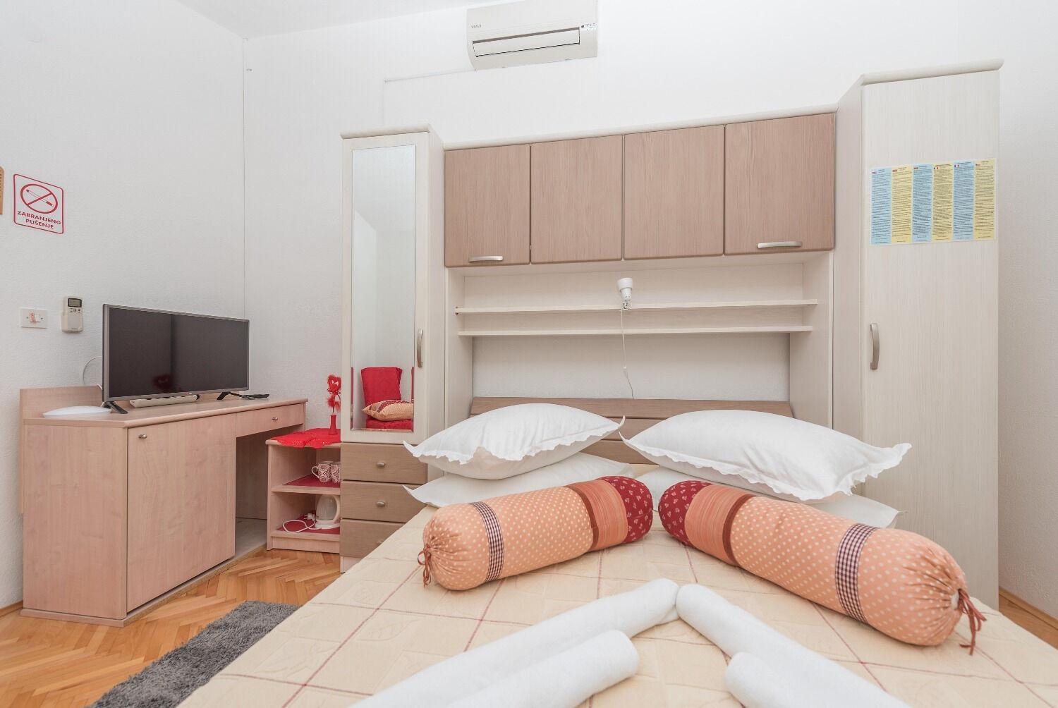 Apps And Room Goran In The Center Makarska Exterior photo